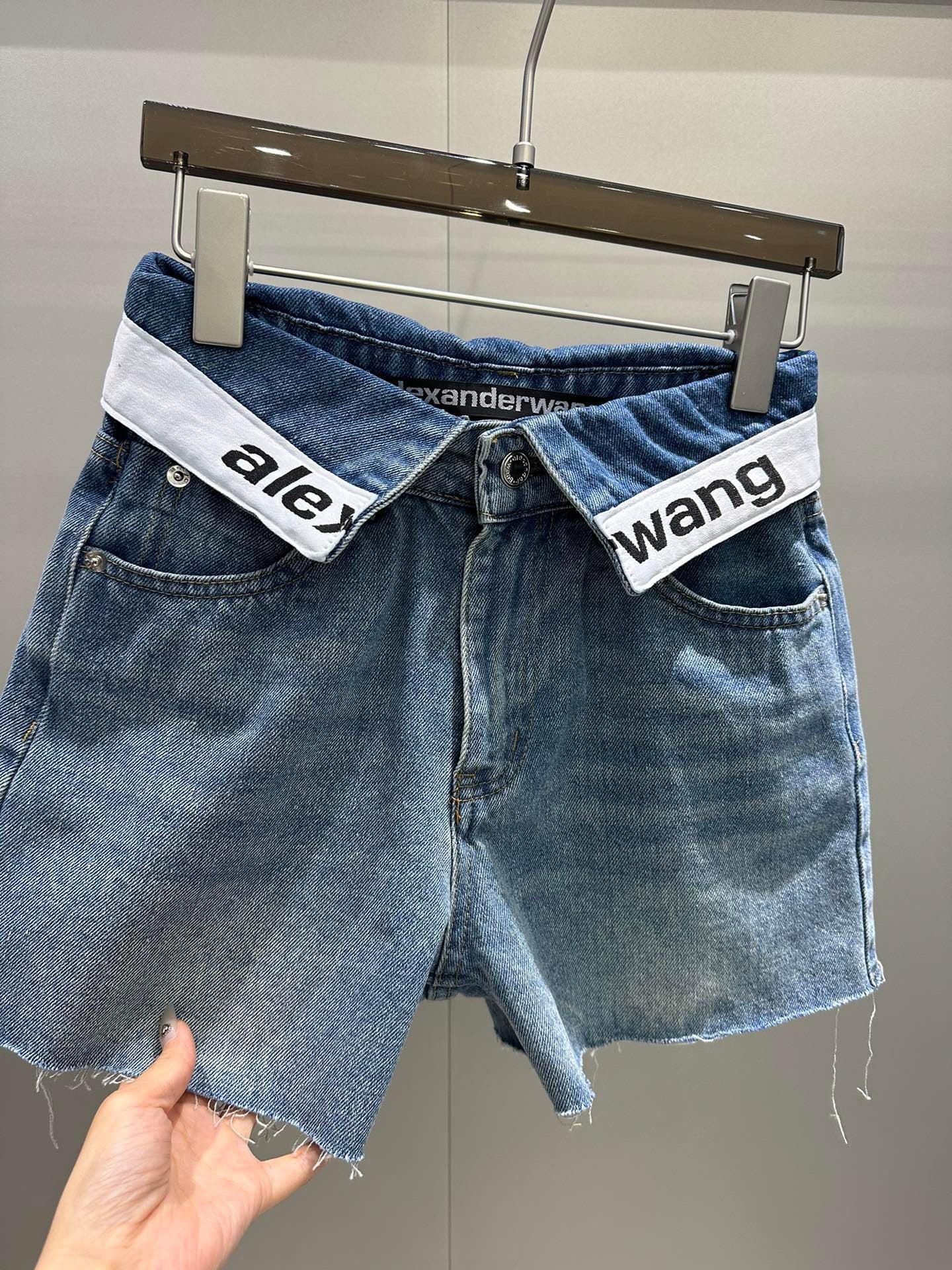 Hot-selling denim shorts