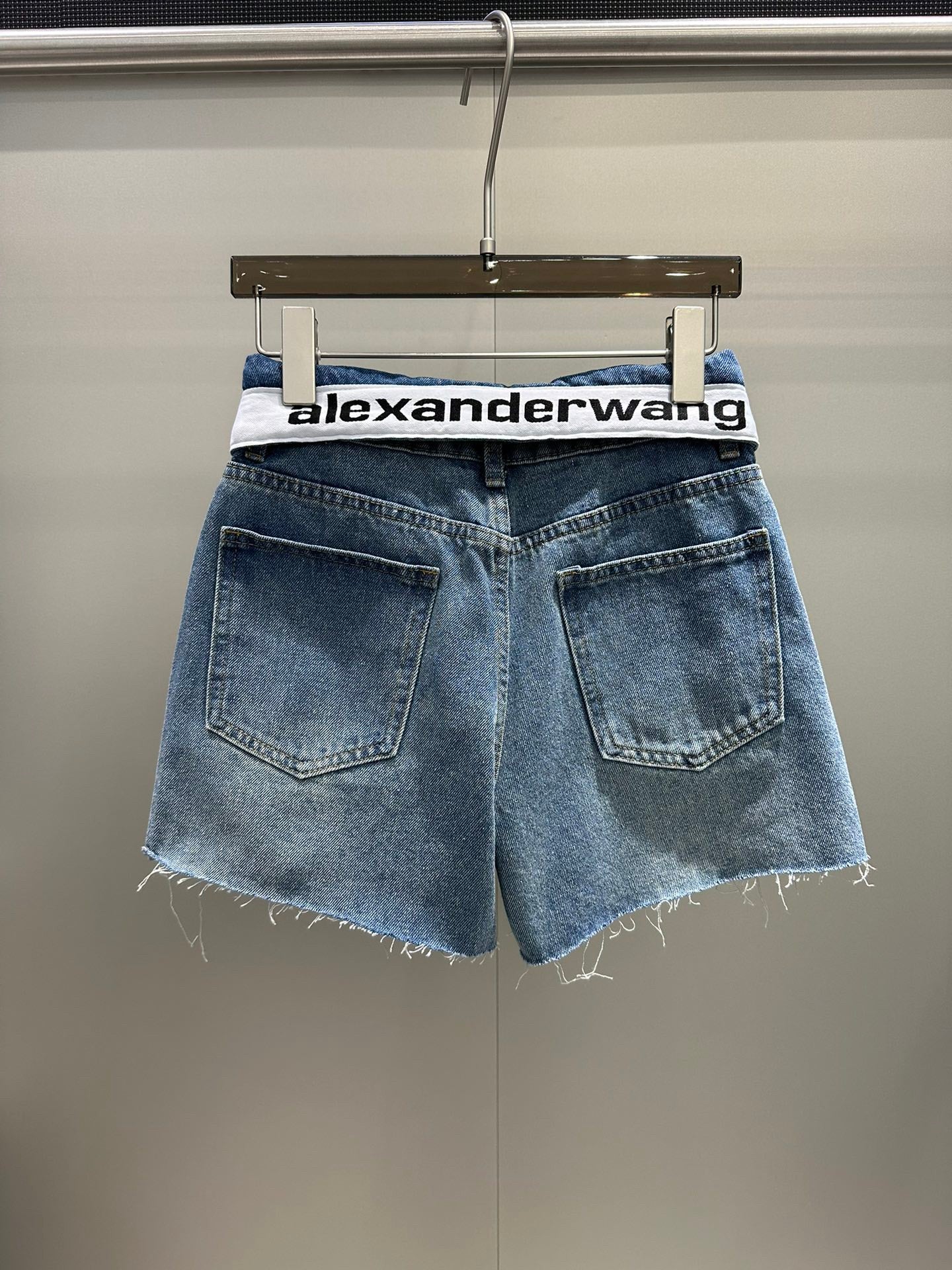 Hot-selling denim shorts