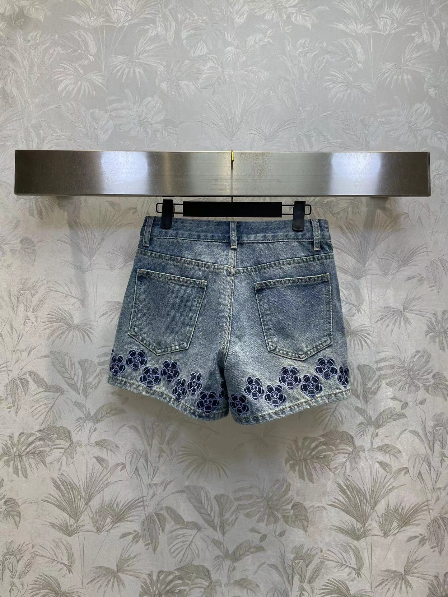 Delicate lace embroidery denim shorts