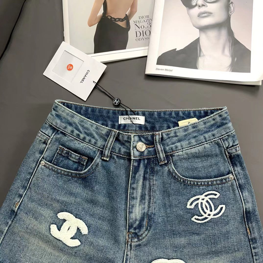 Towel embroidery denim shorts