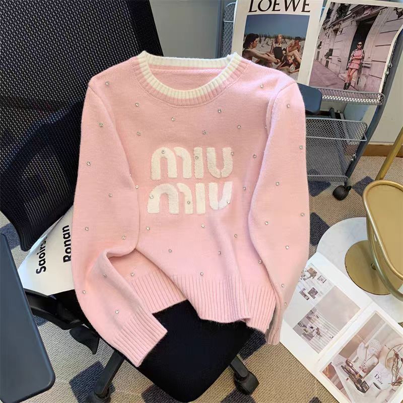 Versatile 3D Diamond Pullover Sweater