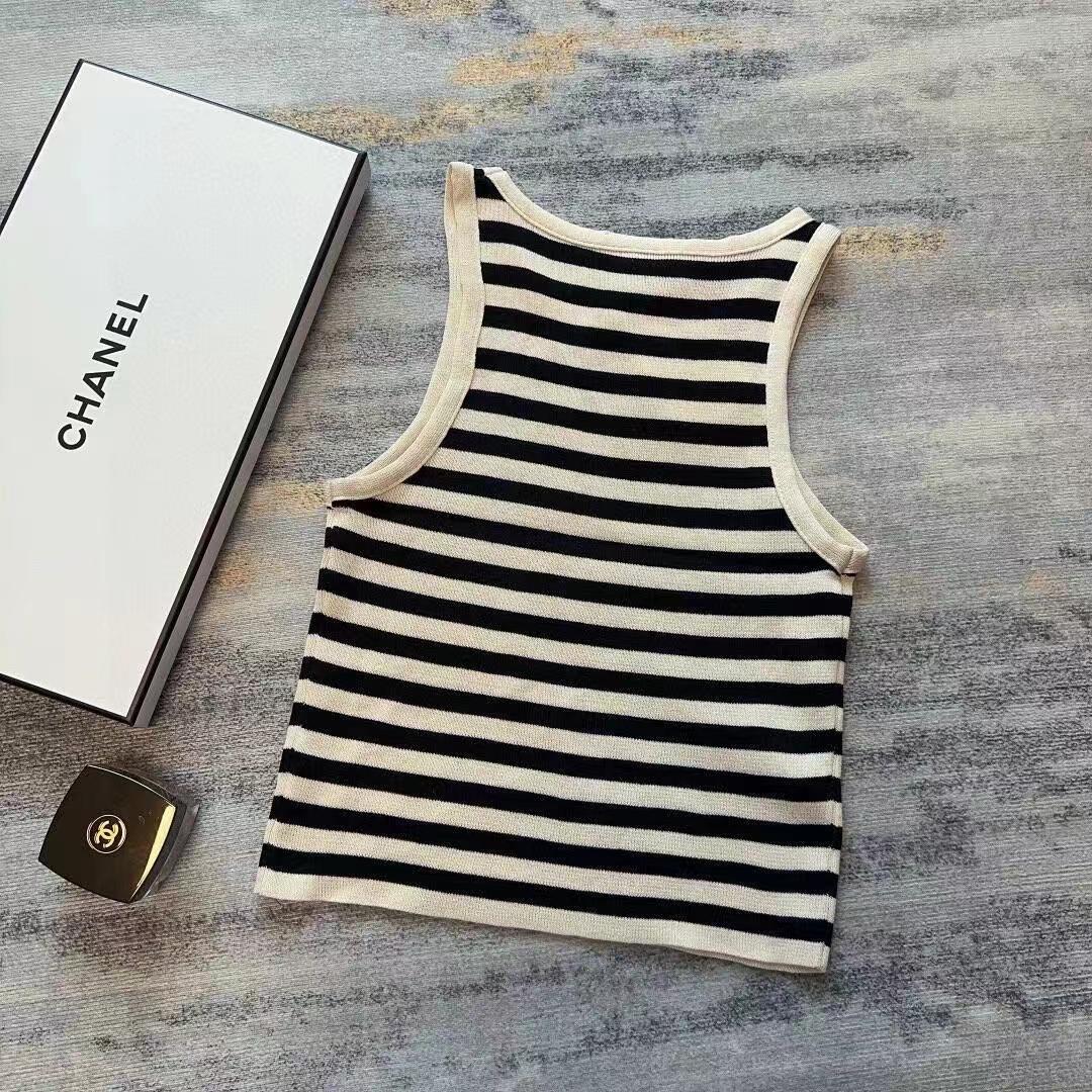 Simple and versatile contrast striped camisole