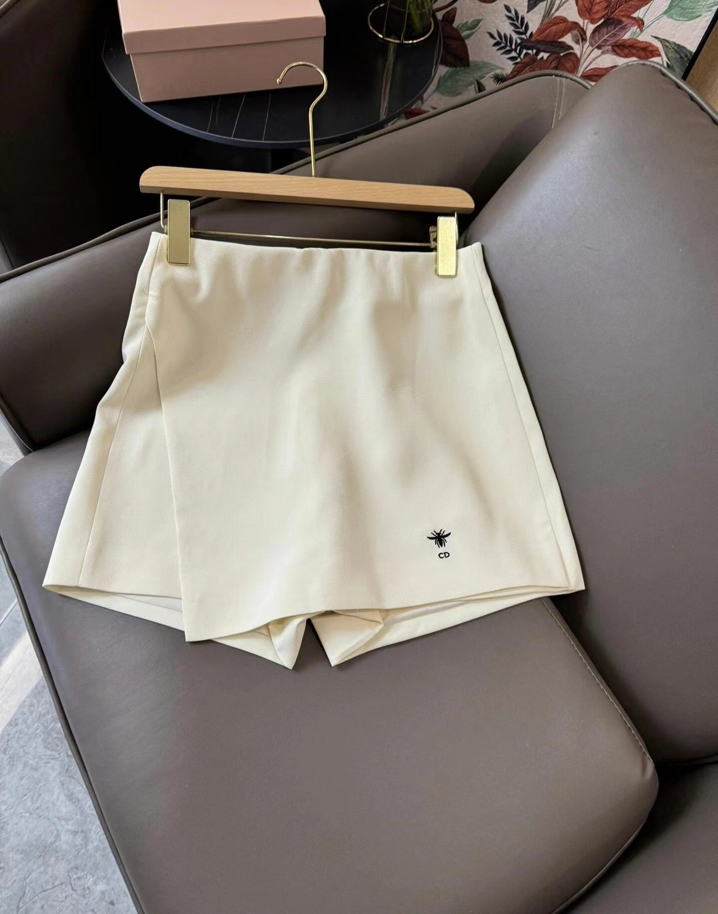 D New style bee embroidery simple and versatile shorts