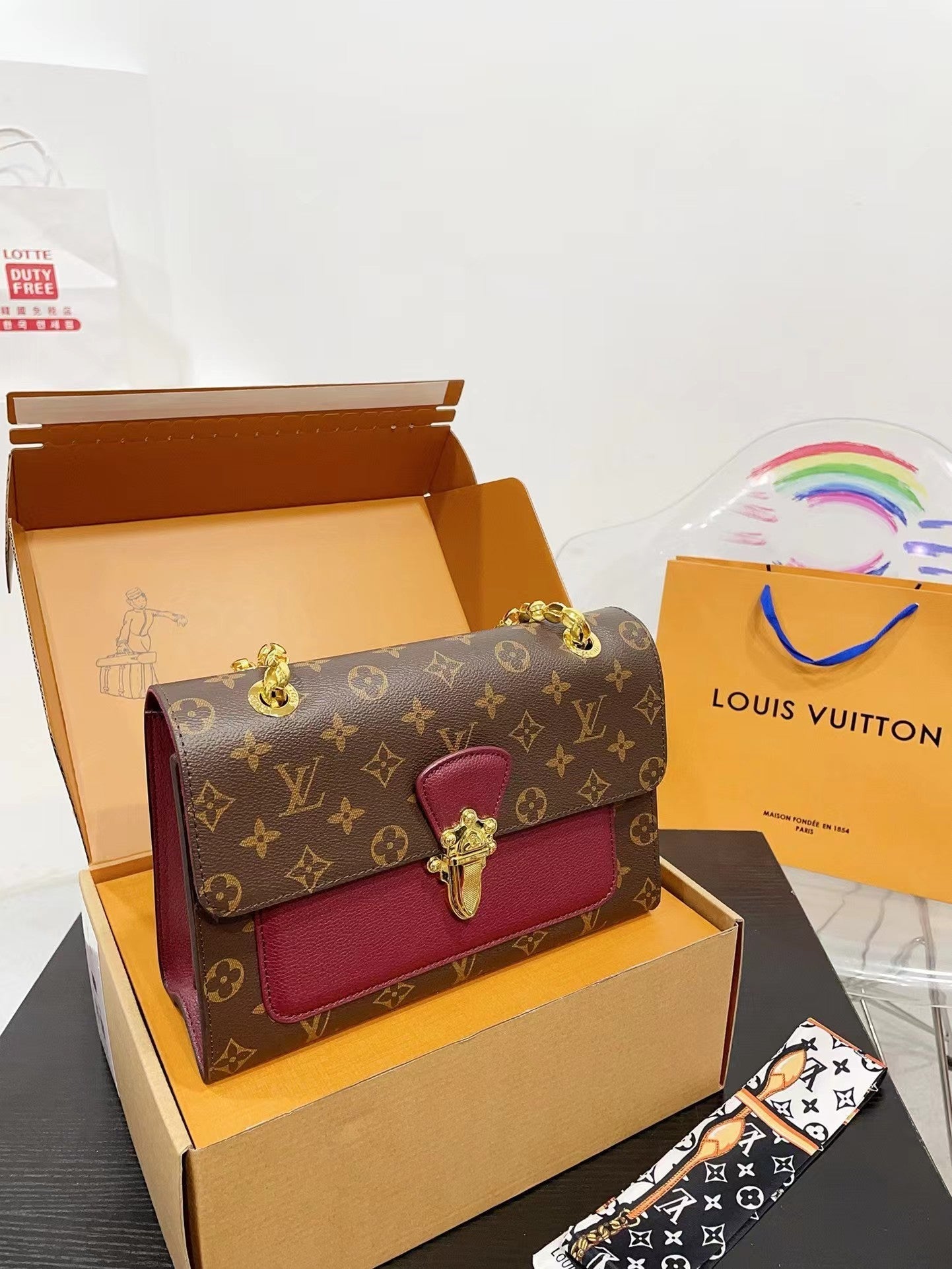 New style monogram chain shoulder color matching handbag（26CM*18CM）