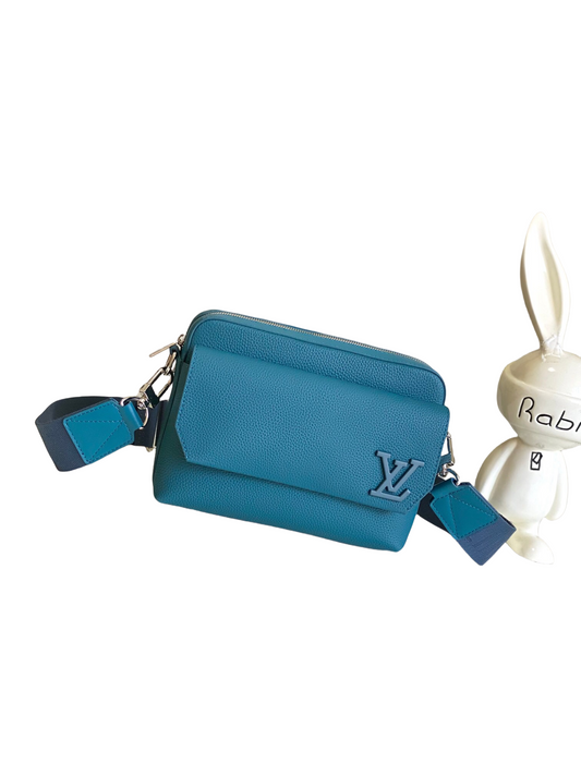 LV blue cow leather bag（23.5 x 18 x 7 cm）