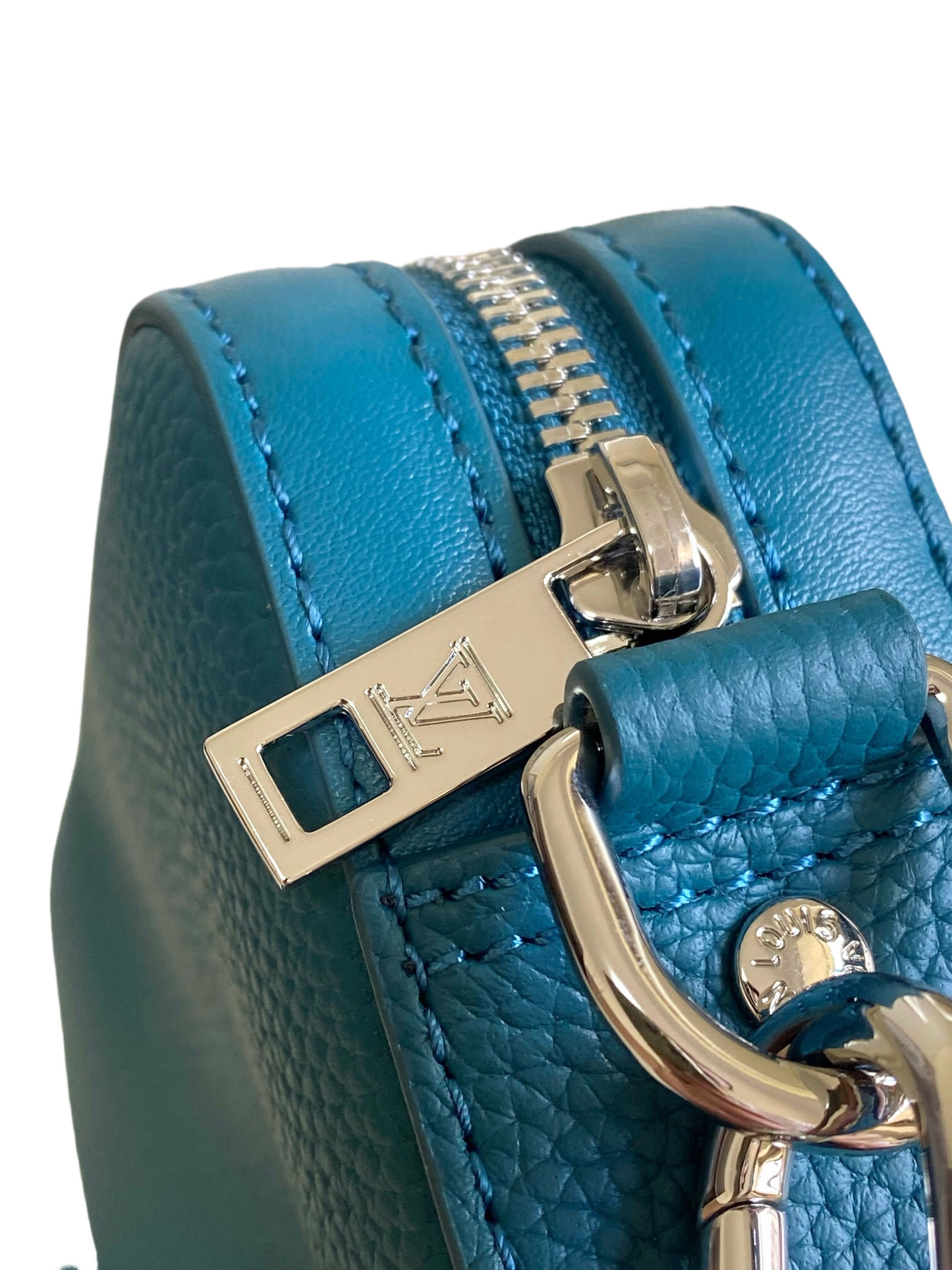 LV blue cow leather bag（23.5 x 18 x 7 cm）