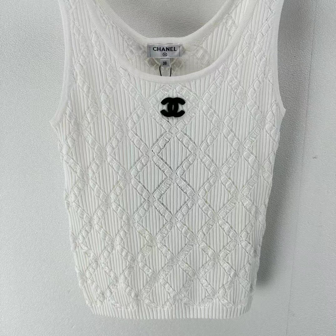 Breathable knitted vest