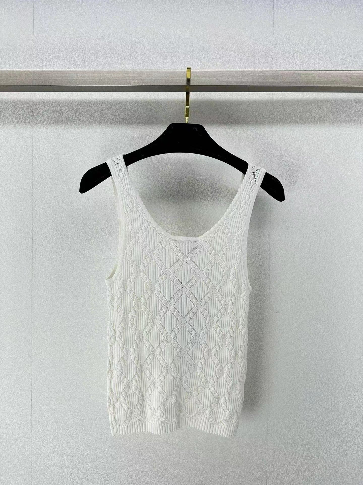 Breathable knitted vest