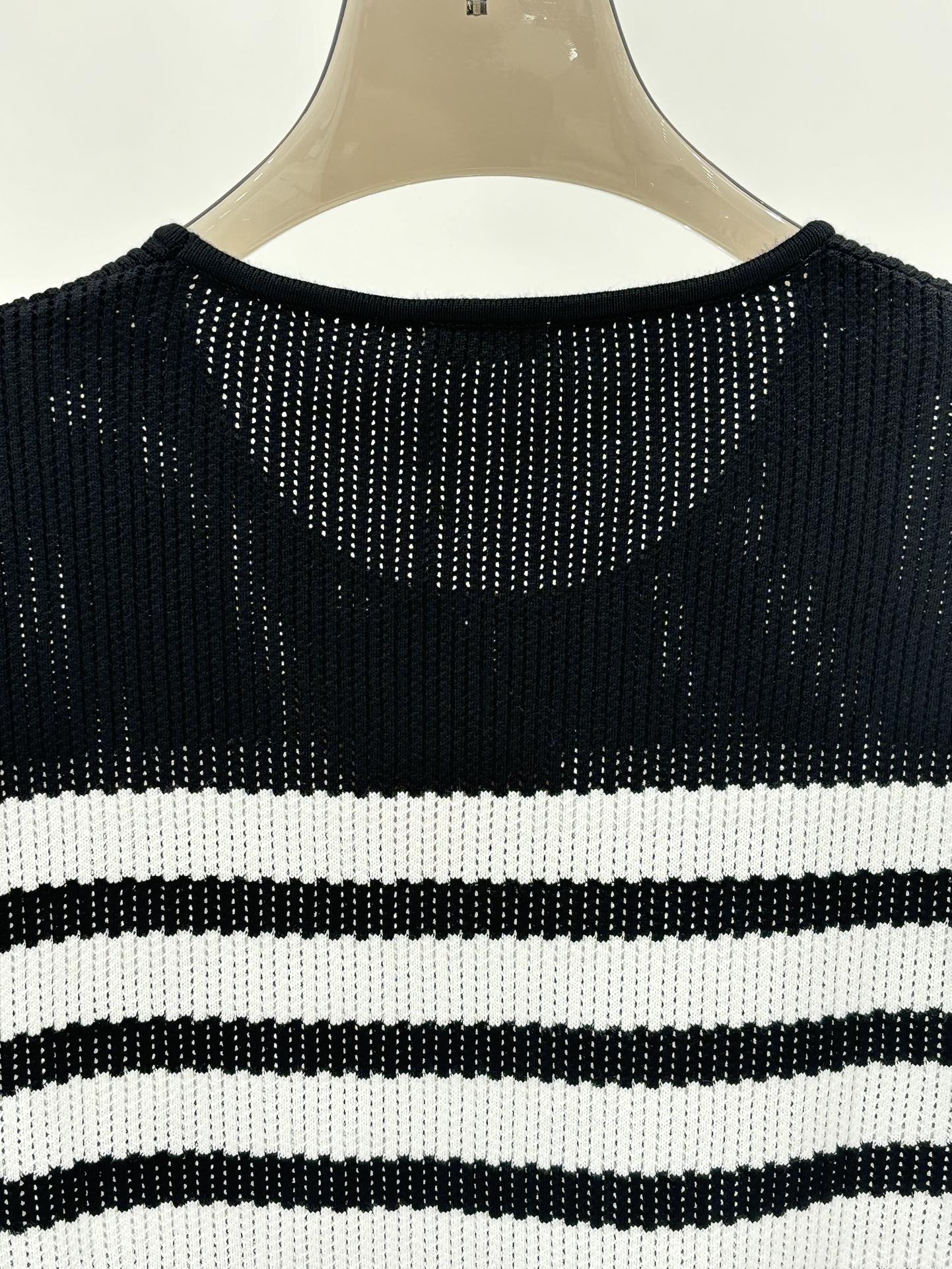 Contrast striped knitted vest