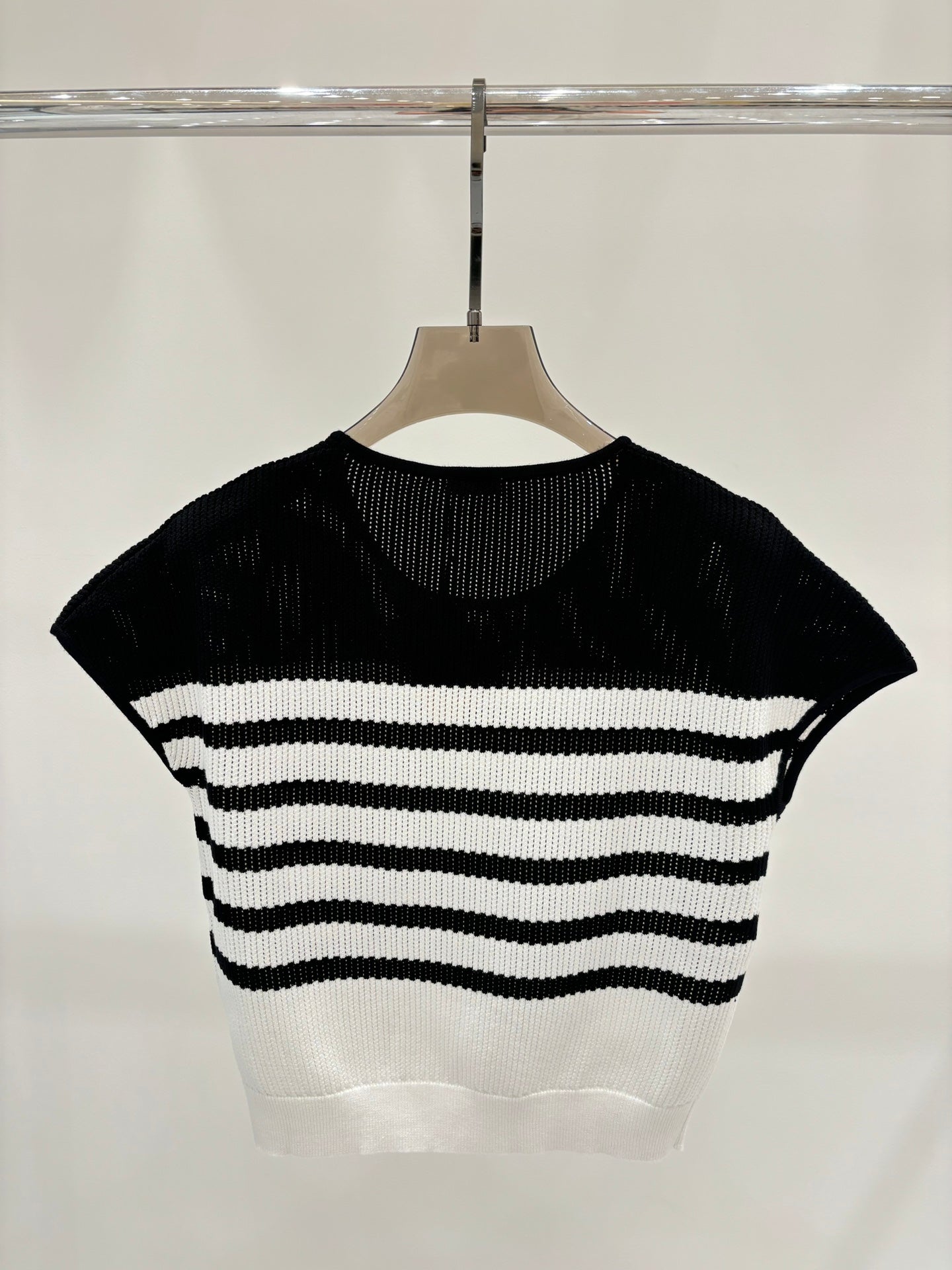 Contrast striped knitted vest