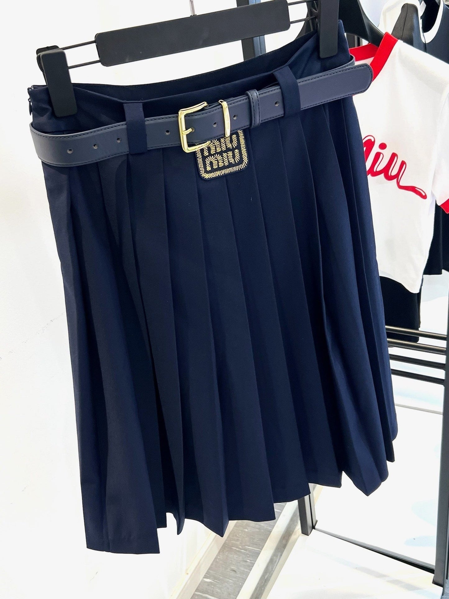 Popular long pleated skirt