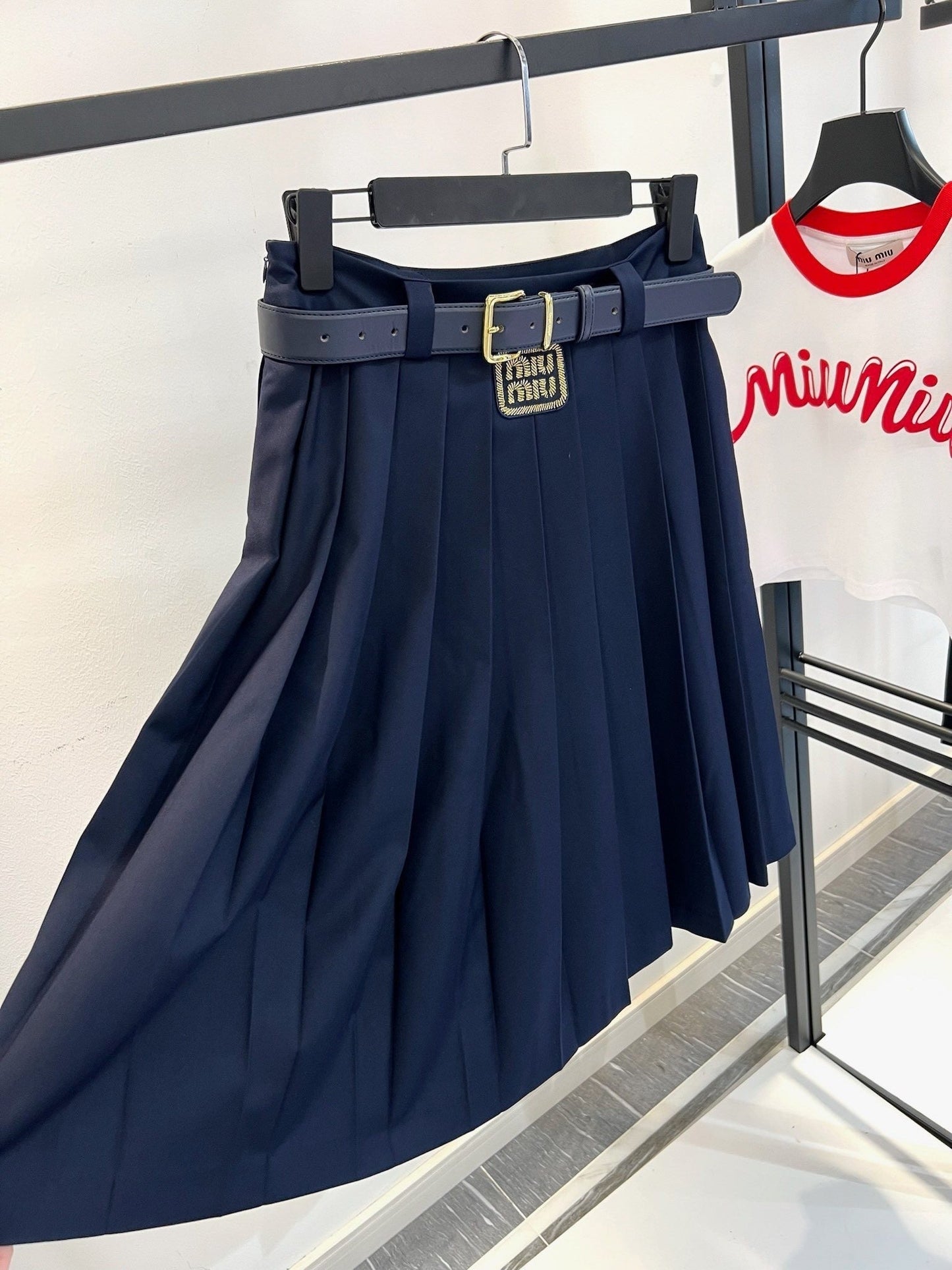 Popular long pleated skirt