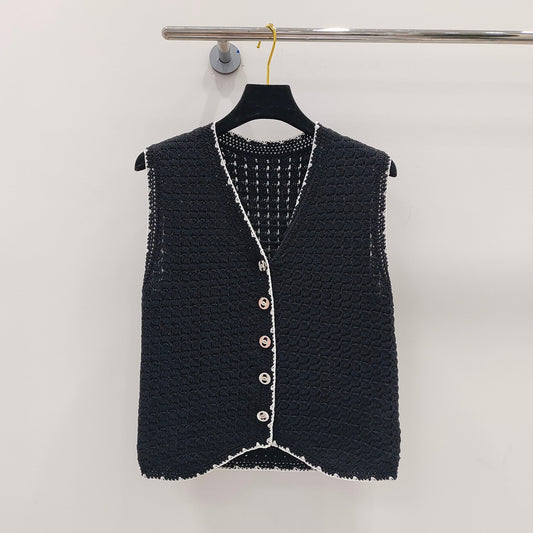 Xiaoxiang's minimalist style, hollow knitted vest