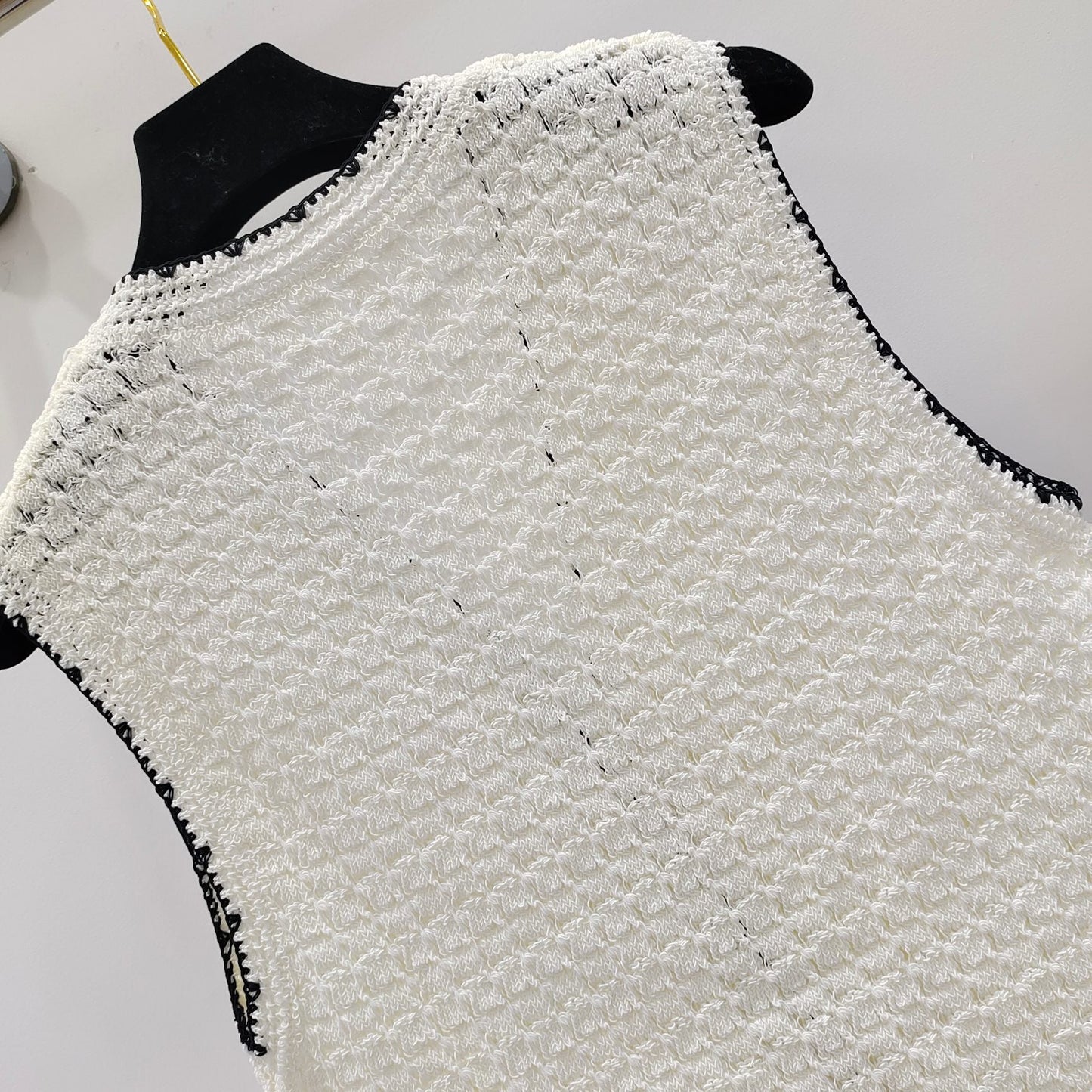 Xiaoxiang's minimalist style, hollow knitted vest