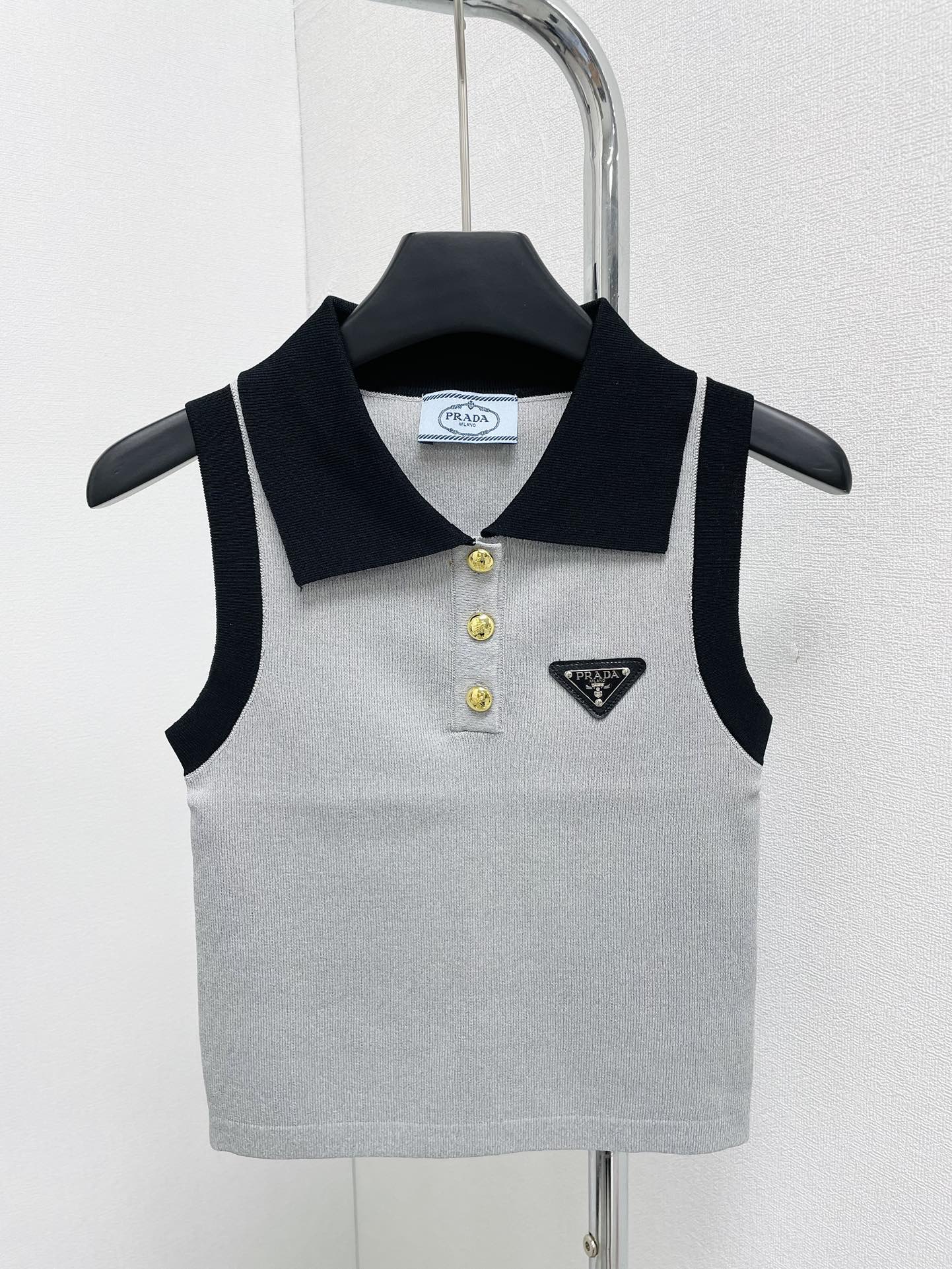 Contrast Colour Lapel Vest