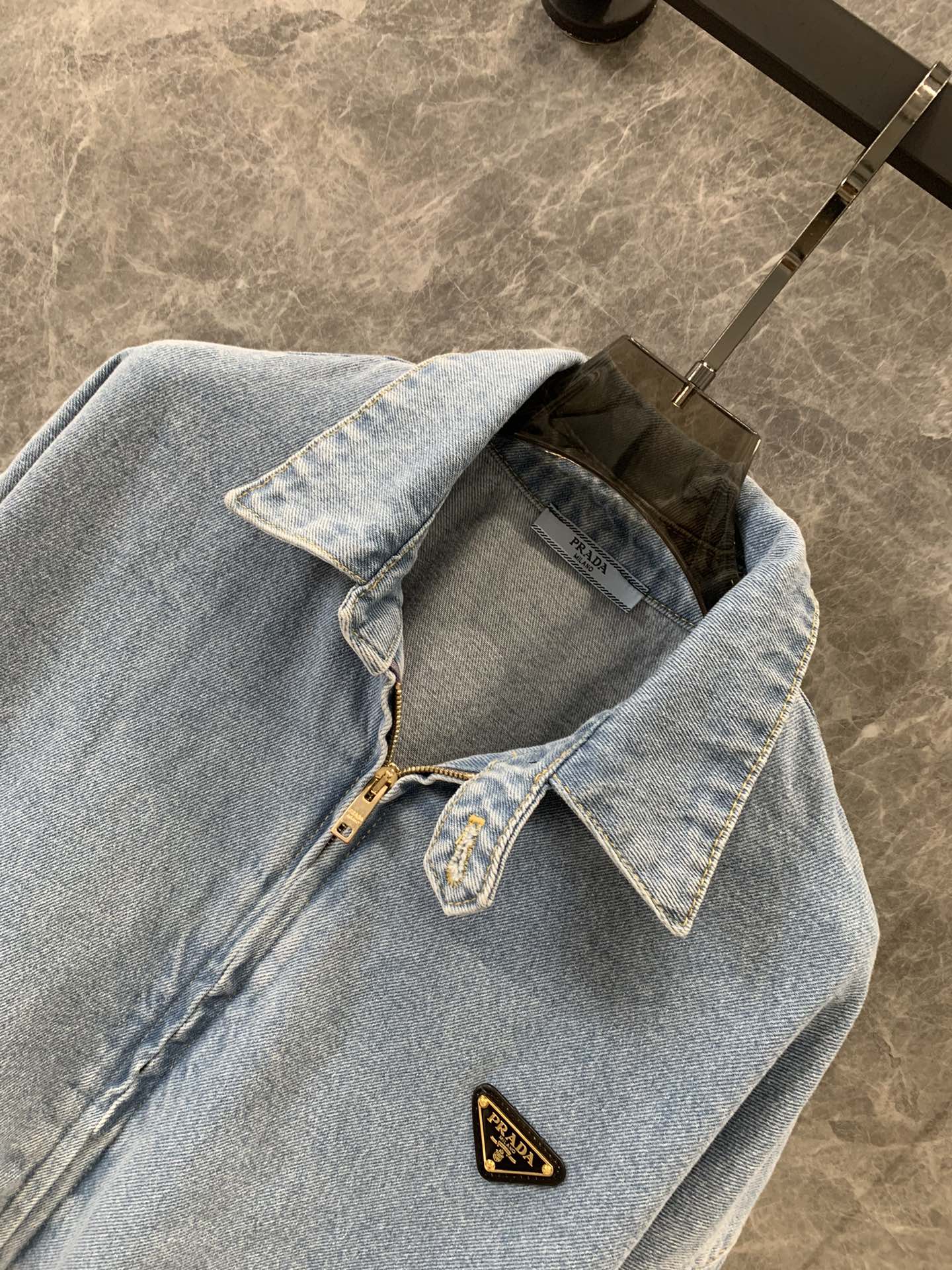 Simple and versatile denim jacket